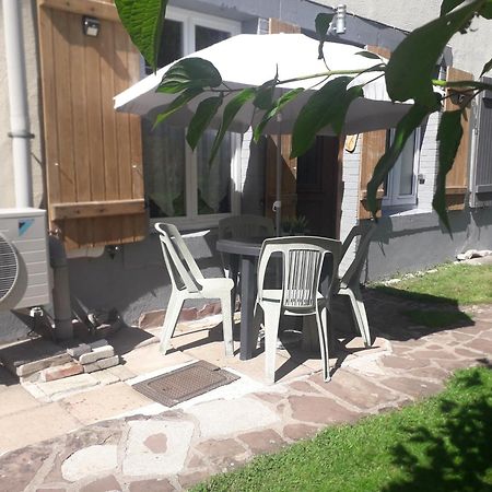 Gites, Les Jonquilles, Le Sagard Et Bungalow Les Brimbelles, Nature Et Detente La Houssiere エクステリア 写真