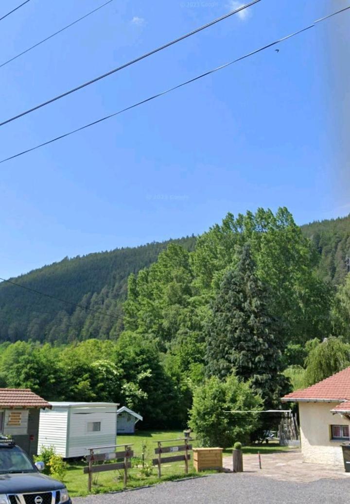 Gites, Les Jonquilles, Le Sagard Et Bungalow Les Brimbelles, Nature Et Detente La Houssiere エクステリア 写真